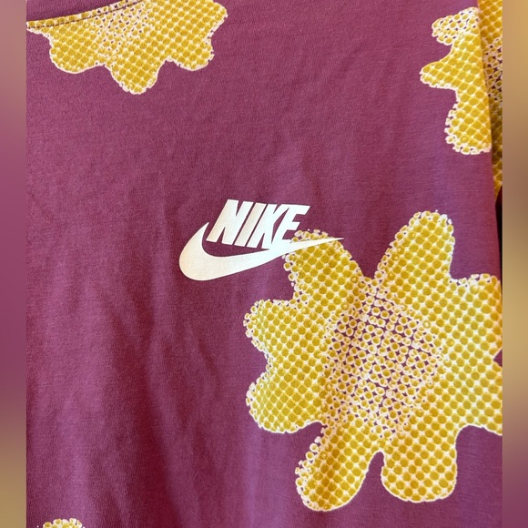 The Nike Tee Men’s Long Sleeve - Picture 2 of 5